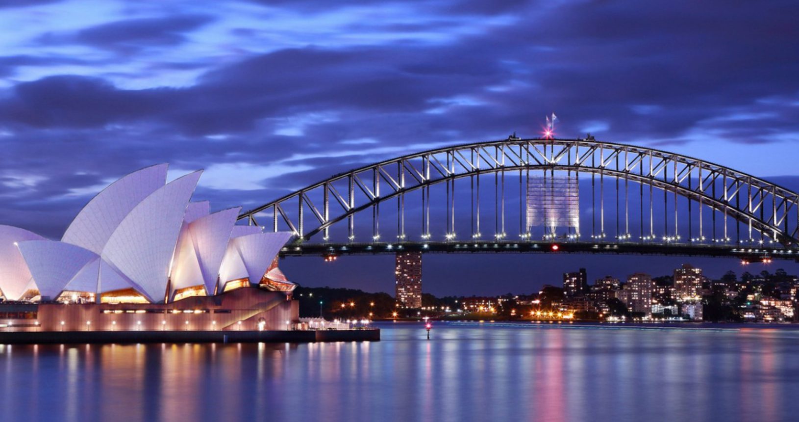 Sydney Harbour Bridge close to The Macleay Hotel